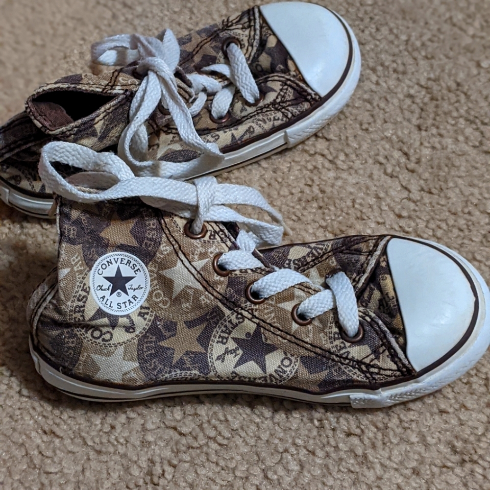 Converse little kid size 9